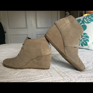 TOMS Taupe Suede Women’s Desert Wedge size 8.5